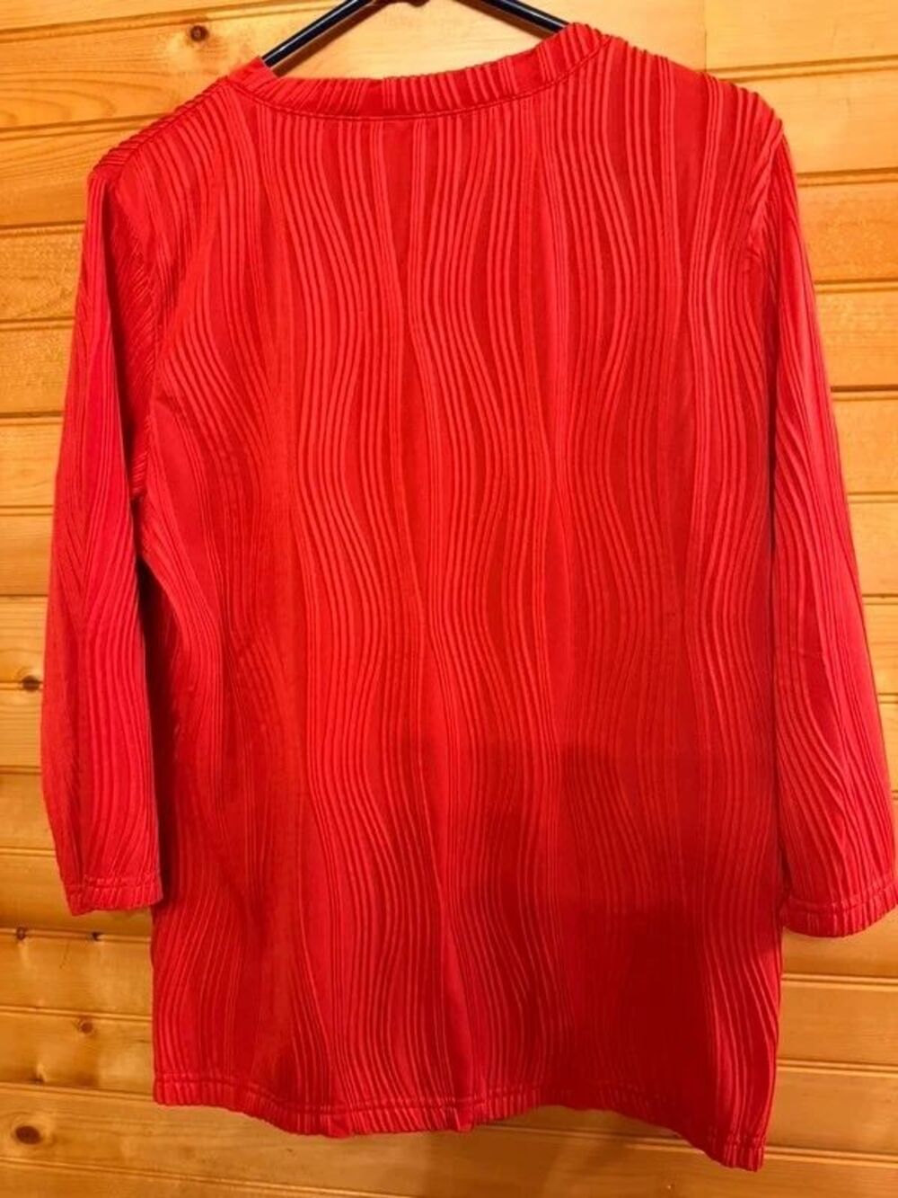 Beautiful red dress shirt, long sleeved size medium - Picture 5 of 5